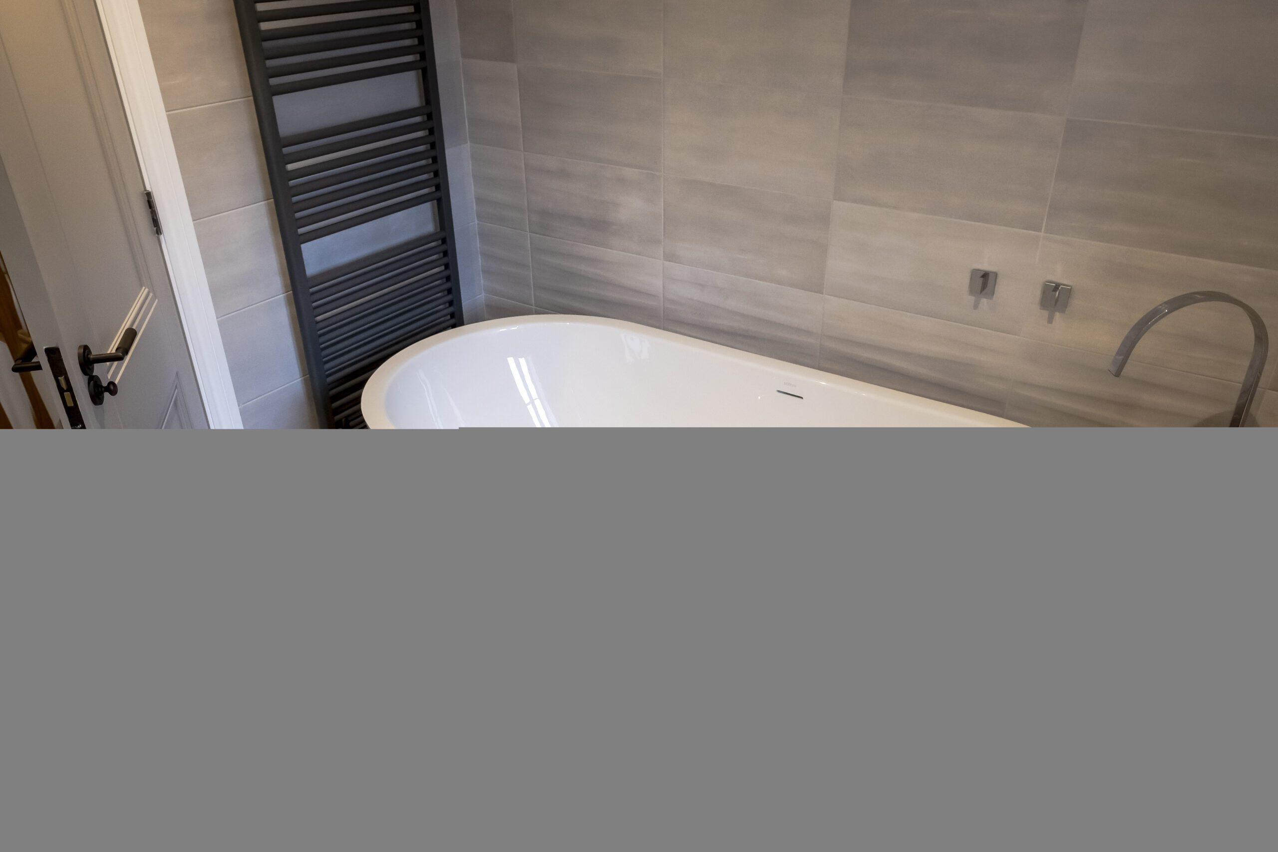 Bramley Grove Master Bathroom bath